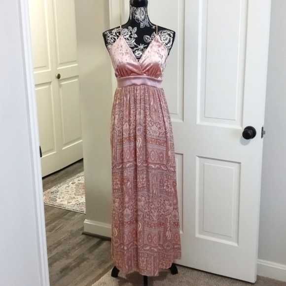 Wonderly Dresses & Skirts - 🩷Wonderly🩷 - Rose Pink Paisley Medallion "Road Trip" Midi Dress